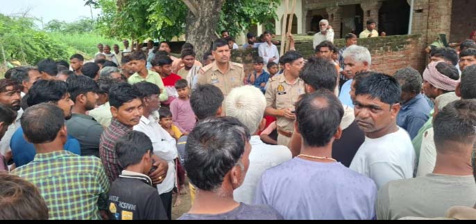 अधेड़ उम्र की महिला ने फंदे पर लटक दी जान