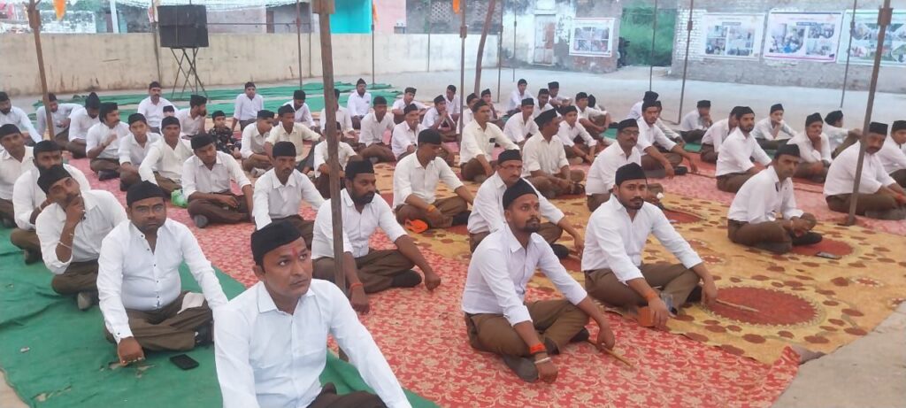 संघ स्थापना शताब्दी वर्ष पूर्ण होने पर स्वयंसेवकों ने किया पथ संचलन