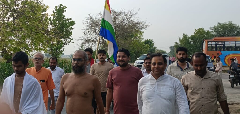 भव्य शोभायात्रा के साथ हुआ आचार्य सुरत्न सागर का मंगल प्रवेश